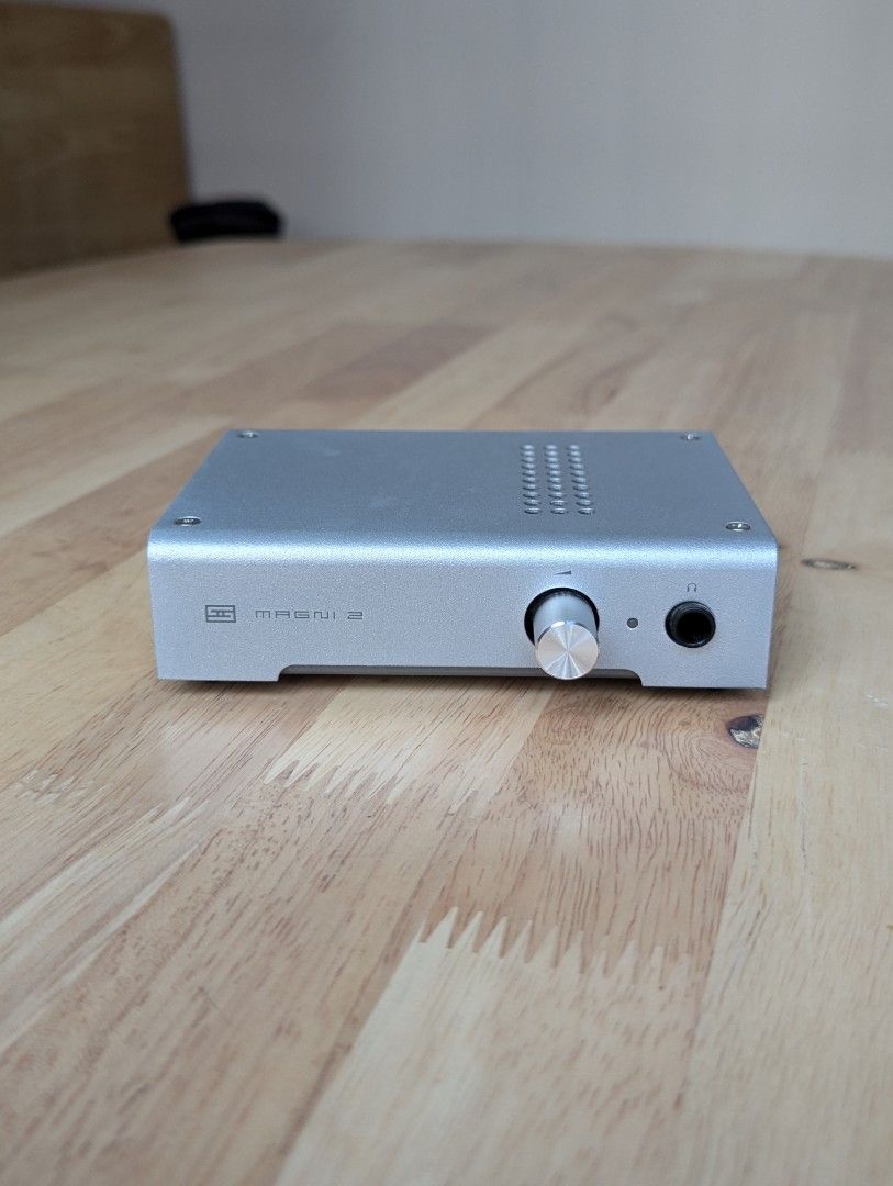 Magni 2 headphone amplifier top