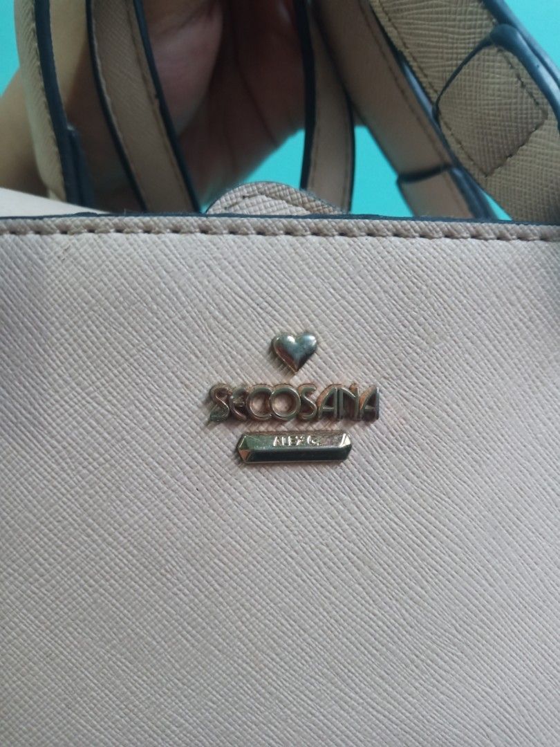 SECOSANA Alex G Collection (Category: Cross-body Bags) located in Cavite. Submitted by imdgrce (Listing ID 1328851590, Image 3). Description: SECOSANA AG COLLECTION NEED SOME CLEANING SIGNS OF USAGE AND DUE TO STOCK.