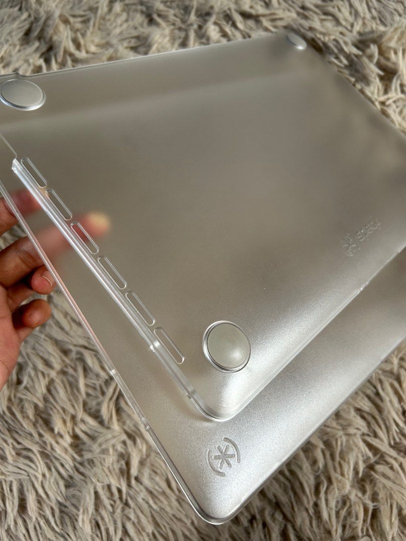 SPECK Case for Macbook Pro 13 inch (Category: Cases & Sleeves) located in Paete. Submitted by nix1989 (Listing ID 1328943406, Image 2). Description: No issue. Good as new. .