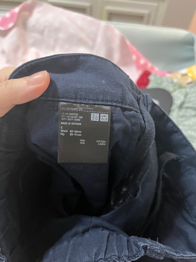 Uniqlo culottes navy blue (Category: Other Bottoms) located in Mandaluyong City. Submitted by chwtme (Listing ID 1328774445, Image 3). Description: .