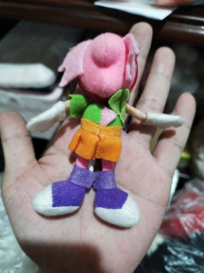 Vintage sonic plush (Category: Plushies & Soft Toys) located in Marikina City. Submitted by chadxiii (Listing ID 1328808418, Image 2). Description: lalamove/ jnt gcash payments.