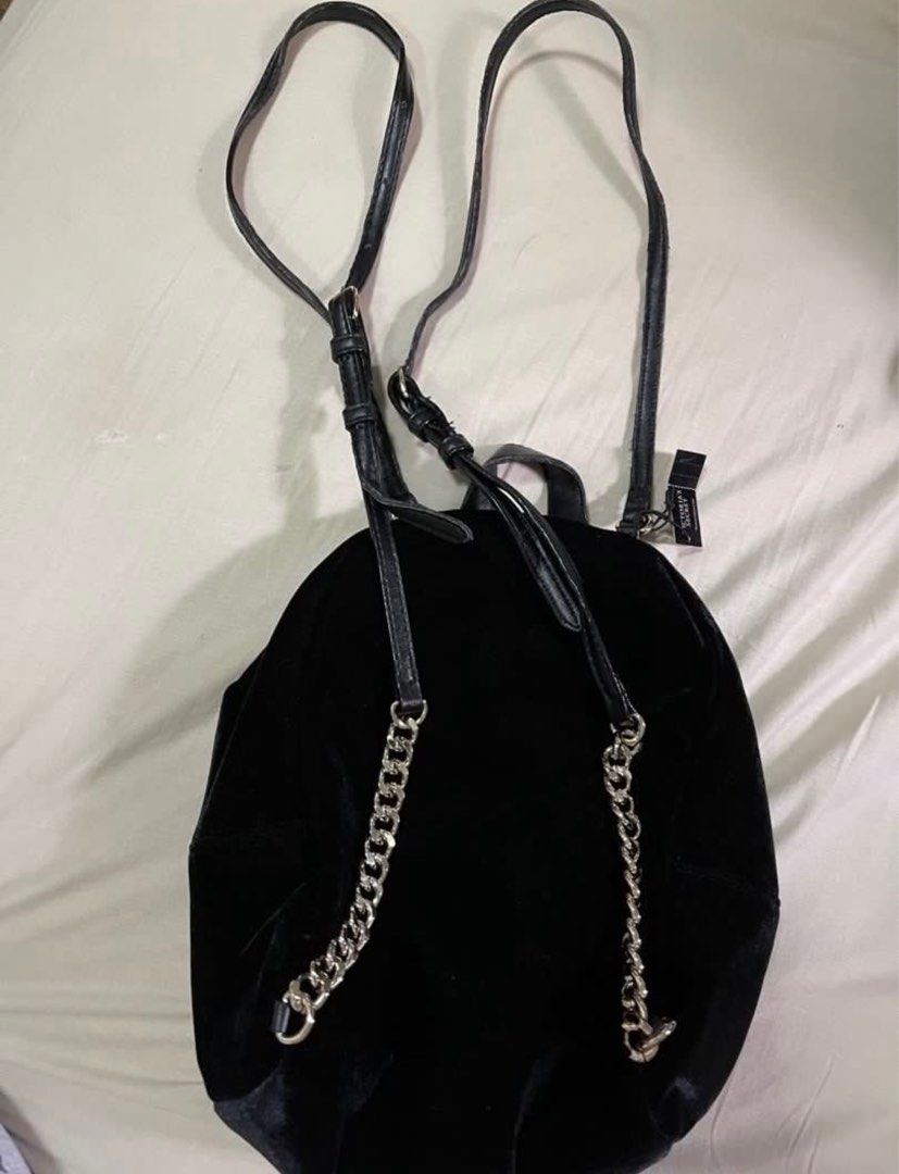 Victorias secret backpack (Category: Backpacks) located in Manila. Submitted by declutterfindss (Listing ID 1328848667, Image 2). Description: Selling low already FIRM WITH THE PRICE Will not reply to low ballers Flaw - leather of the strap slightly peeled Brand new with tags VS black & gold mini backpack Never used just stored Comes with pouch (no flaws) SF c/o buyer same day delivery only MOP Bpi or Gcash .