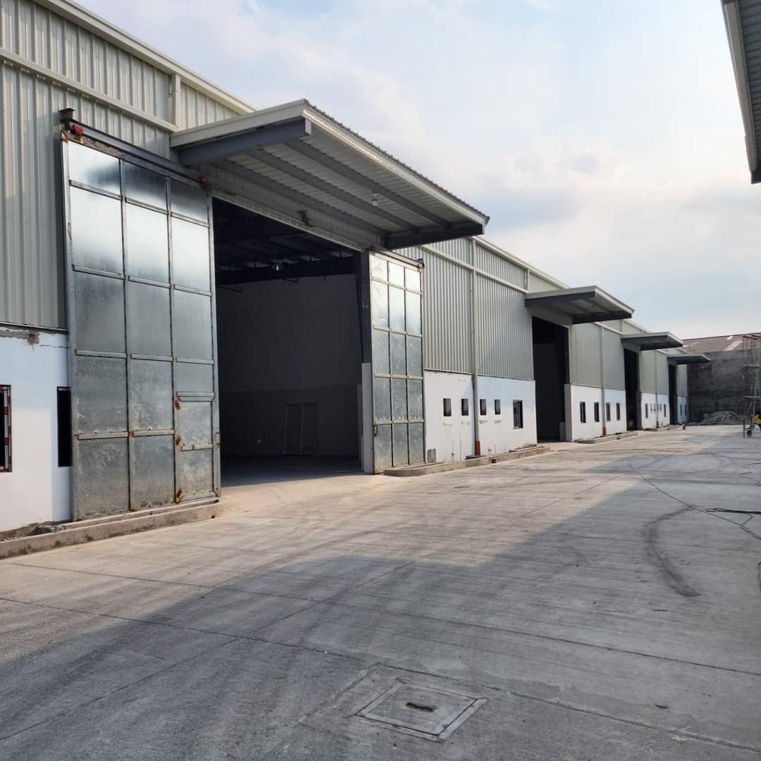 Warehouse Newly build non peza (Category: Commercial) located in Muntinlupa City. Submitted by 1praiserealtyservices (Listing ID 1328842752, Image 1). Description: warehouse for Lease 1055 2110 800 4000 for direct lessee only 0917.3676087 0991.9134122.