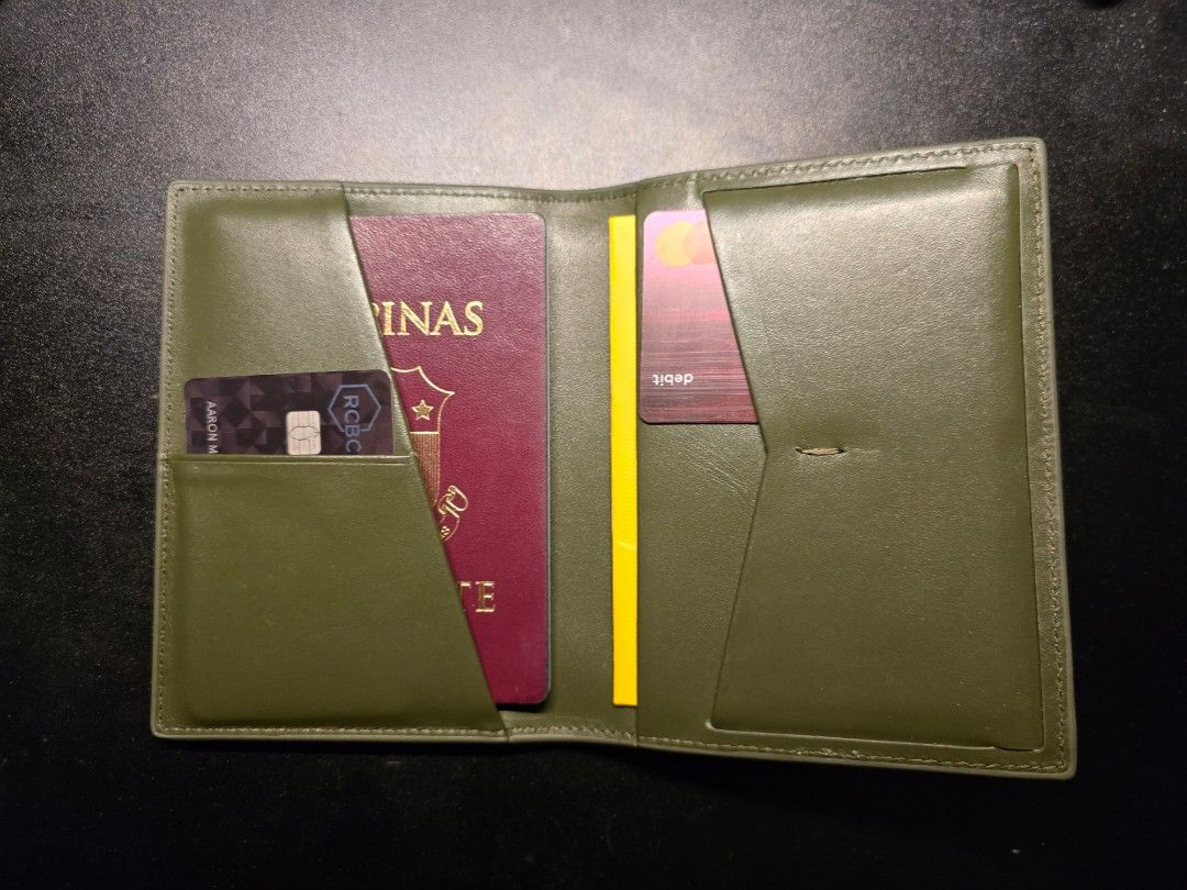 126 Passport Wallet - grams28 (Category: Luxury Bags & Wallets) located in Cavite. Submitted by aaronrendyl21 (Listing ID 1333311217, Image 2). Description: Arrived here on 10/25/24. It has never been used before. I have 2 of the same kind. The price for is 6,200 Reason for selling: I don't like the shade of green. https://www.grams28.com/products/126-passport-wallet.