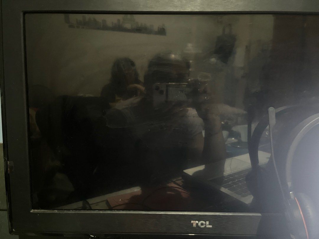 21” Basic TCL TV (Category: TV) located in Mandaluyong City. Submitted by phoebe.anne_21 (Listing ID 1333635110, Image 2). Description: Visible horizontal white line at the bottom of the screen. Can’t find the remote. Negotiable. RFS: decluttering.