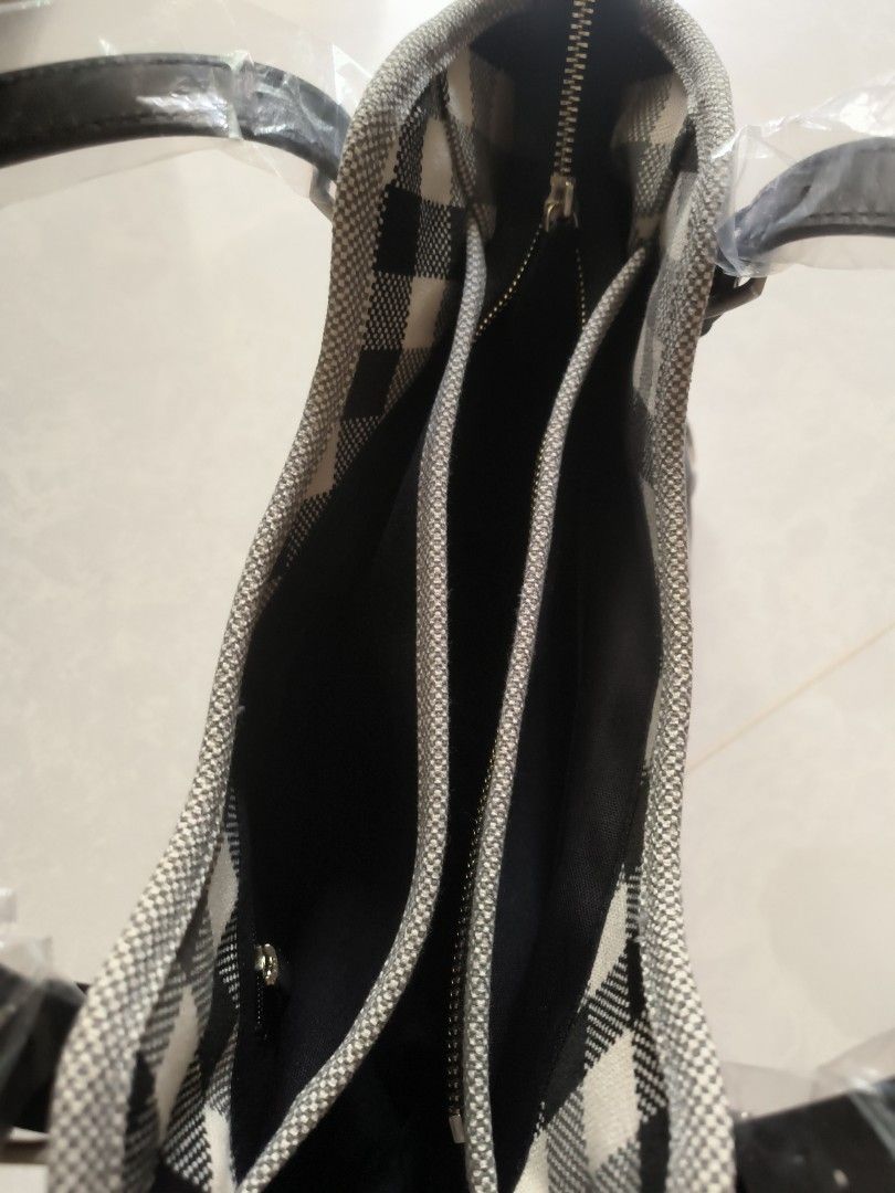 Agnes b shoulder bag (Category: Bags & Wallets) located in Singapore. Submitted by snorlaxjo (Listing ID 1333531659, Image 3). Description: brand new Agnes b shoulder bag bought from Japan years ago . not for fussy buyer..