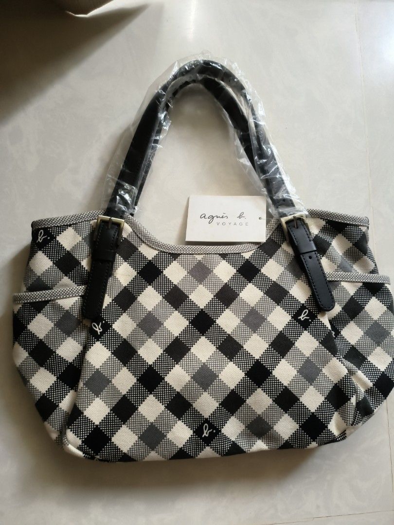 Agnes b shoulder bag (Category: Bags & Wallets) located in Singapore. Submitted by snorlaxjo (Listing ID 1333531659, Image 1). Description: brand new Agnes b shoulder bag bought from Japan years ago . not for fussy buyer..