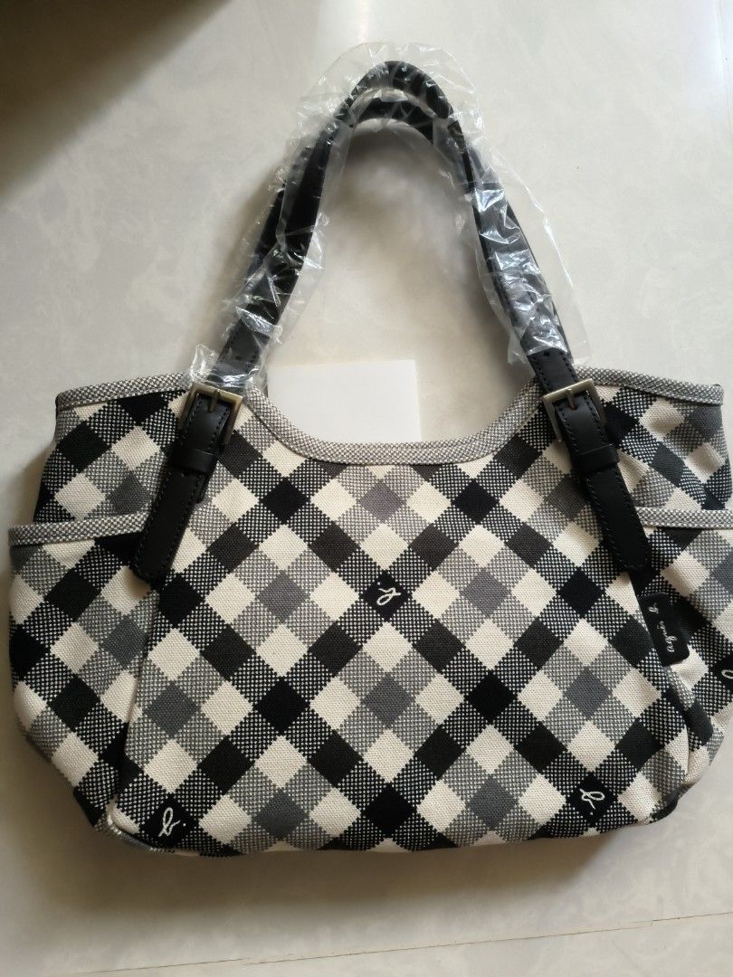 Agnes b shoulder bag (Category: Bags & Wallets) located in Singapore. Submitted by snorlaxjo (Listing ID 1333531659, Image 2). Description: brand new Agnes b shoulder bag bought from Japan years ago . not for fussy buyer..