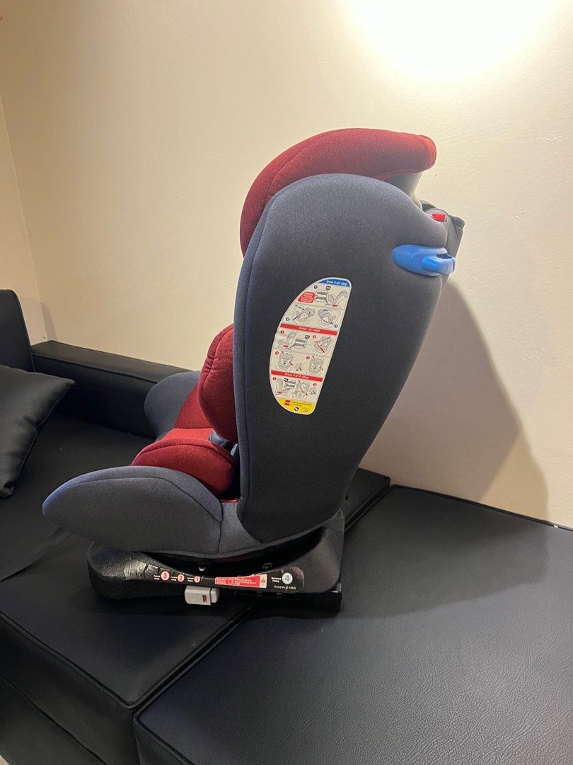 Akeeva carseat (Category: Car Seats) located in Valenzuela. Submitted by janellepynr (Listing ID 1333651455, Image 3). Description: Like new Smells new Excellent condition Hindi halos nagamit dahil ayaw ng baby loc tinajeros malabon city With isofix Good for newborn upto 12 years old 360 rotation 5-point harness Adjustable headrest.