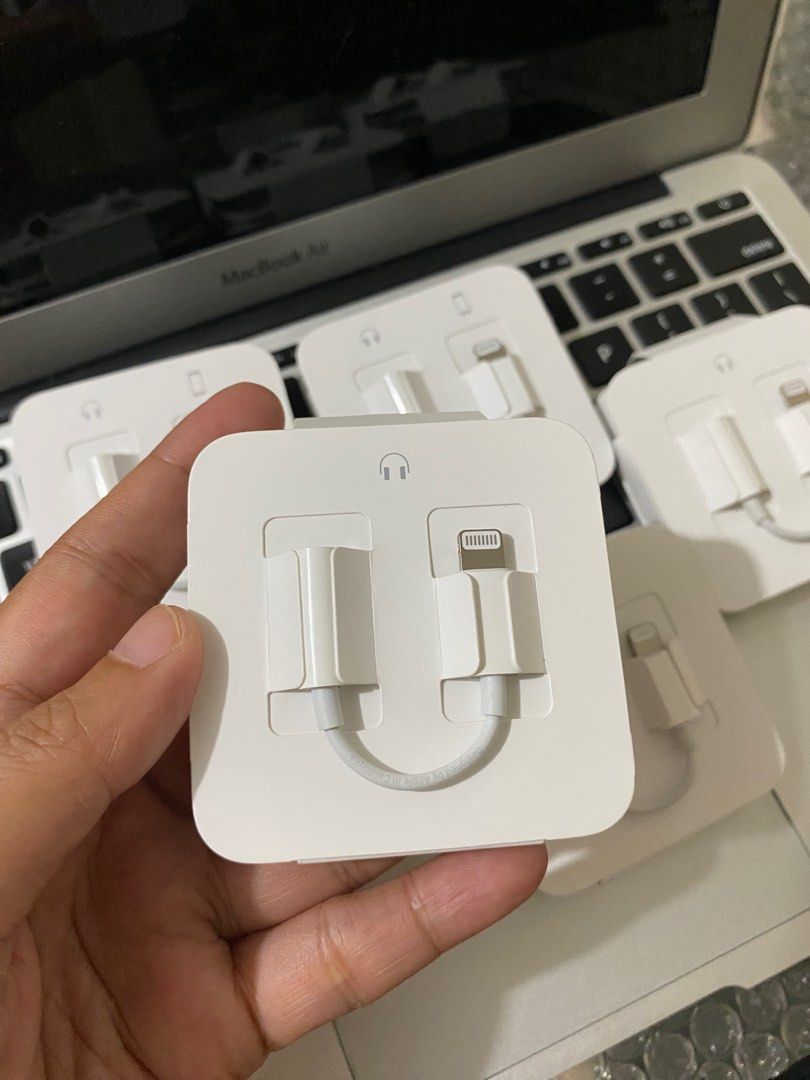 Apple iPhone Lightning to 3.5mm jack adapter (dongle) (Category: Portable Audio Accessories) located in Pasig City. Submitted by preloved_by_g (Listing ID 1333576865, Image 1). Description: I’m selling an Apple iPhone Lightning to 3.5mm jack adapter (dongle). It’s unused and 100% original! I accept fund transfers via BDO, BPI, GoTyme Bank, GCash, or Maya. COD is available via Lalamove’s Abono service. 6pcs available ‼️ MONEY BACK GUARANTEED.