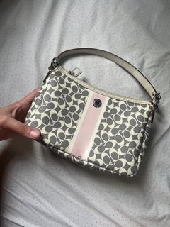 (Category: ) located in . Submitted by lesthriftmnl (Listing ID 1333561496, Image 1). Description: .