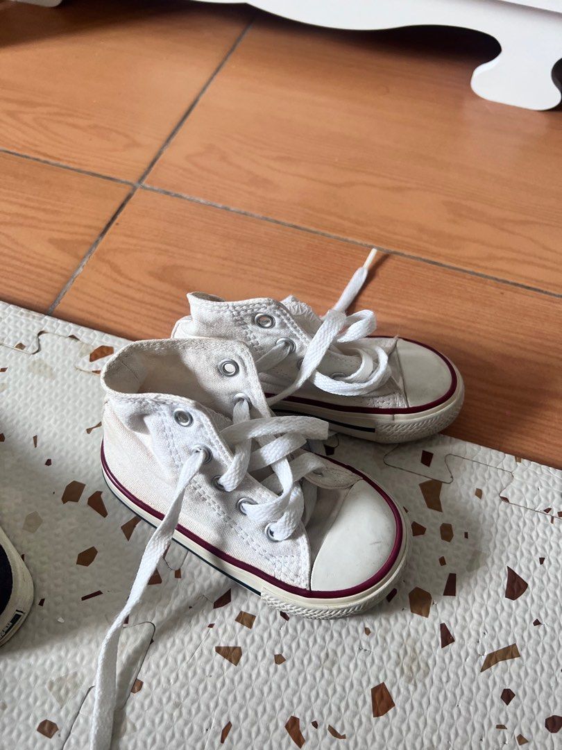 authentic converse snickers toodler (Category: Babies & Kids Fashion) located in Quezon City. Submitted by fayebree (Listing ID 1333616214, Image 1). Description: .