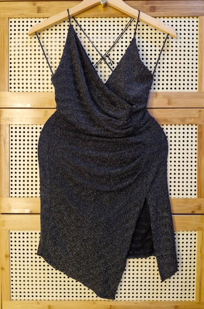 Black Backless Event Dress (Category: Dresses) located in Valenzuela. Submitted by fayespicks (Listing ID 1333653132, Image 1). Description: 𝘿𝙚𝙩𝙖𝙞𝙡𝙨: ♡ S𝒊𝒛𝒆: SMALL - LARGE ♡ 𝑪𝒐𝒏𝒅𝒊𝒕𝒊𝒐𝒏: 10/10 ♡ Bust: 32-40" adjustable ♡ Length: front 30" - back 35" ♡ originally bought at 1,600 pesos ◇ Rfs: funds for our rescues 🐈🐕 ◇ Location: Valenzuela City ◇ Courier: Gogo express (no cod/cop) ◇ Mop: Gcash/bank transfer online ◇ you may also 