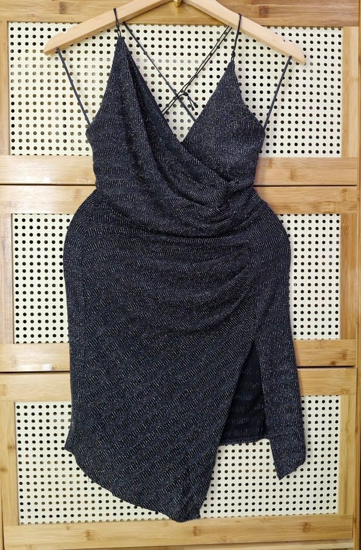 Black Backless Event Dress (Category: Dresses) located in Valenzuela. Submitted by fayespicks (Listing ID 1333653132, Image 3). Description: 𝘿𝙚𝙩𝙖𝙞𝙡𝙨: ♡ S𝒊𝒛𝒆: SMALL - LARGE ♡ 𝑪𝒐𝒏𝒅𝒊𝒕𝒊𝒐𝒏: 10/10 ♡ Bust: 32-40" adjustable ♡ Length: front 30" - back 35" ♡ originally bought at 1,600 pesos ◇ Rfs: funds for our rescues 🐈🐕 ◇ Location: Valenzuela City ◇ Courier: Gogo express (no cod/cop) ◇ Mop: Gcash/bank transfer online ◇ you may also 