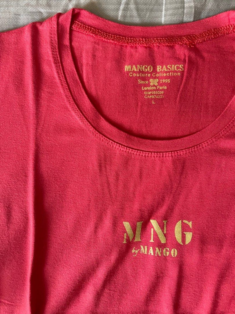 Basic Tee (Category: Shirts) located in Singapore. Submitted by bobosleepycat (Listing ID 1333639462, Image 2). Description: PLEASE READ‼️ 📌Use the “BUY” button if purchasing; chat only if buying more than 1 item. 📌Ensure all details are filled correctly thereafter. 📌Yes I do mailing and meetups. 📌Item available unless stated reserved. 📌Will not entertain questions with answers already stated. Chest: 34cm Ptp: 38.5cm Length: 56cm Tagged L bu