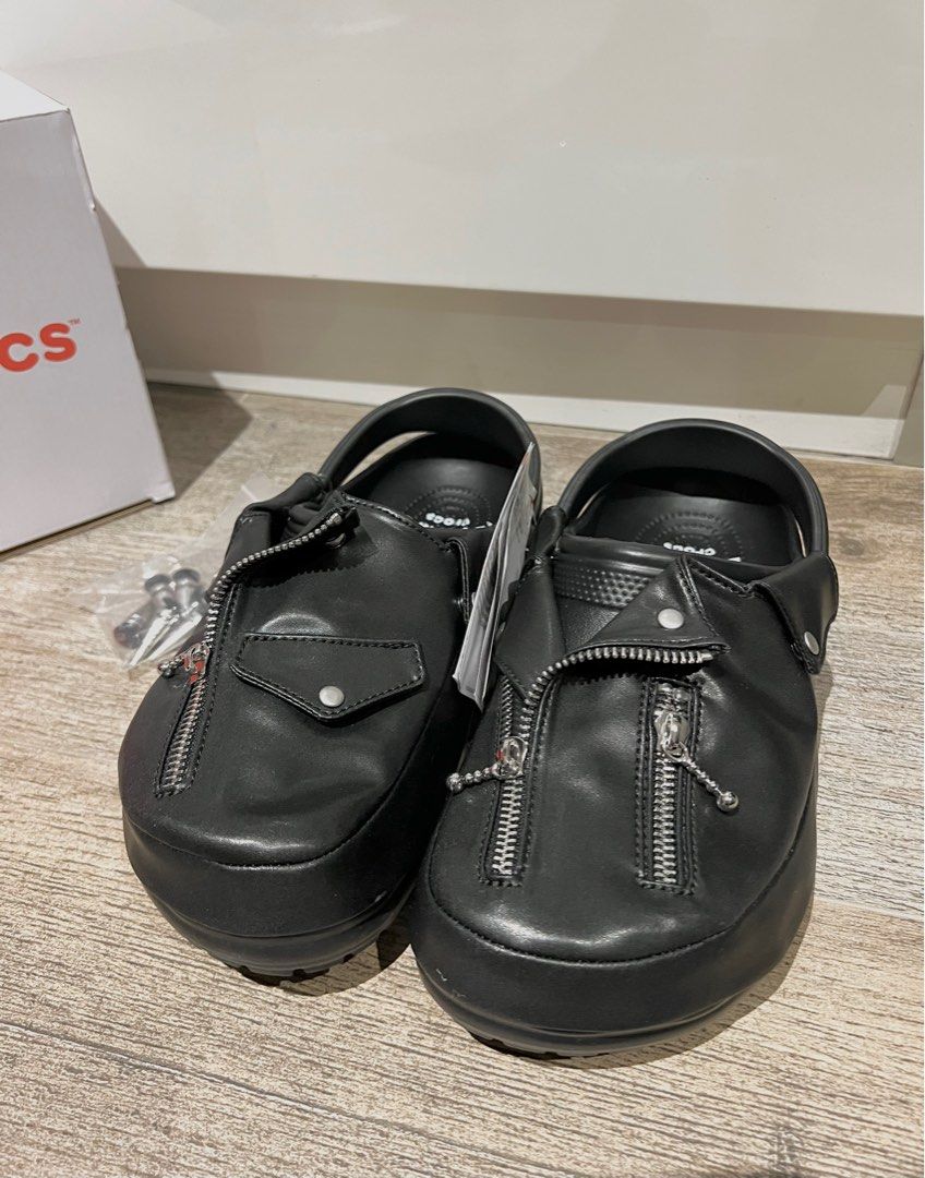 Crocs Rider (現貨)BEAMS x Crocs Leather Riders Classic Clog doe, 男裝, 鞋, 拖鞋 - Carousell