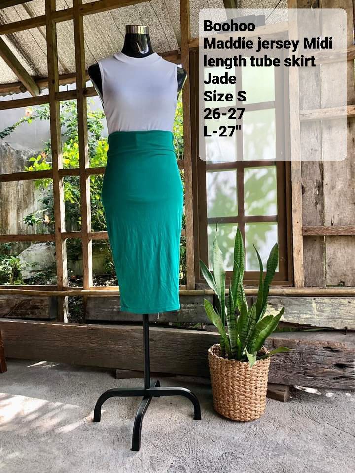 Boohoo jersey Midi length tube skirt Jade color size XS S Women s Fashion Bottoms Skirts on Carousell