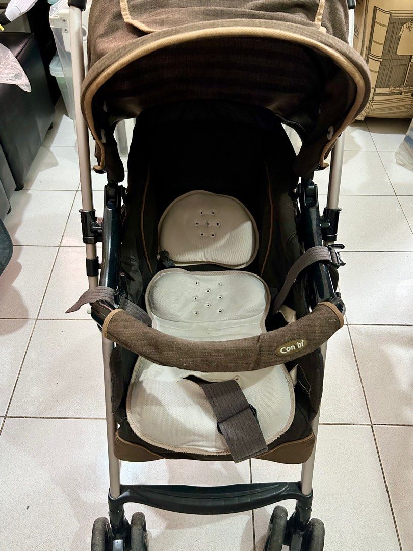 Combi Stroller (Category: Strollers) located in Manila. Submitted by pinkmaica (Listing ID 1333651731, Image 3). Description: Selling my son’s stroller Very useful for momma’s out there Works perfectly fine, no issues just needs cleaning .