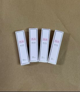 DIOR MISS BLOOMING BOUQUET MINI MISS PARFUM SOLIDE SOLID PERFUME 女性用香水 無酒精香水膏 DIOR 香薰膏 香水 淡香水 於日本購買 有單只賣正貨假一賠十 適合用作 聖誕禮物 聖誕節禮物 聖誕節 可順豐到付/郵寄 官網要57064168639915139110