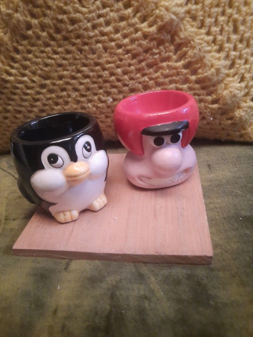 Egg cup stoneware red,bird ceramic black per pc (Category: Other Kitchenware & Tableware) located in Manila. Submitted by luckycharm_215 (Listing ID 1333552608, Image 1). Description: from UK per pc.