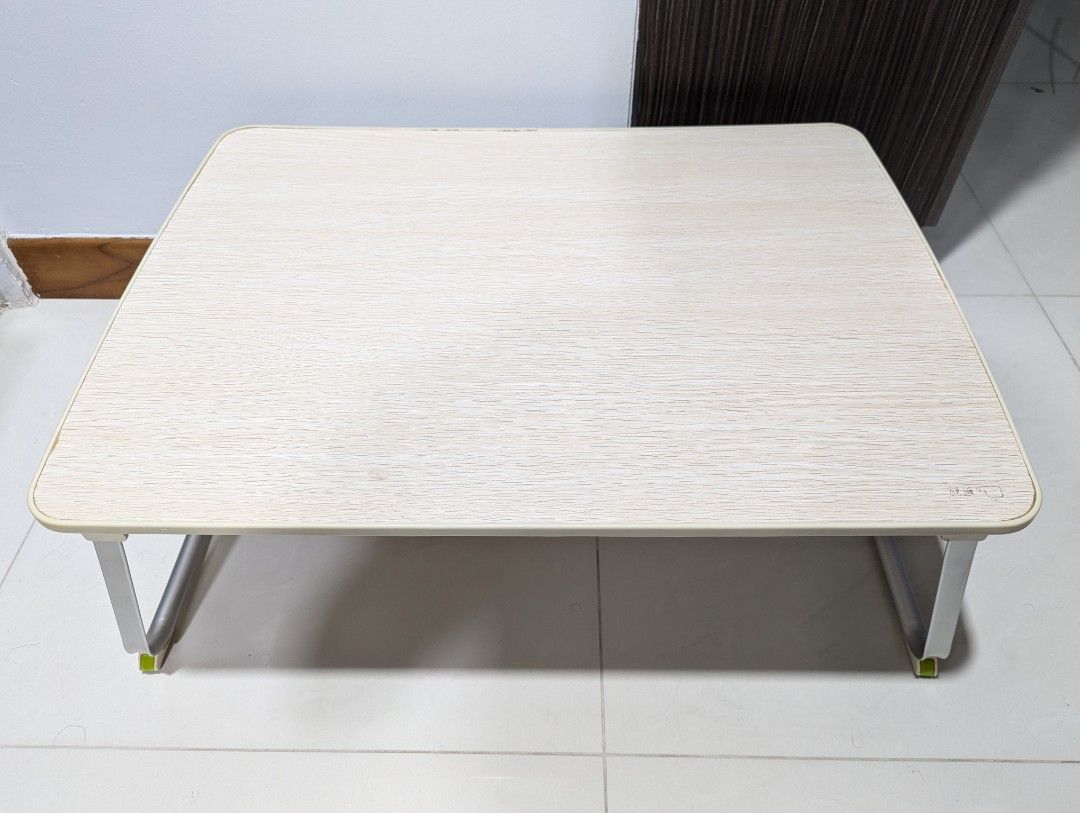 Foldable Table (Category: Tables & Sets) located in Singapore. Submitted by quietcat (Listing ID 1333568060, Image 1). Description: Well used foldable table to clear..