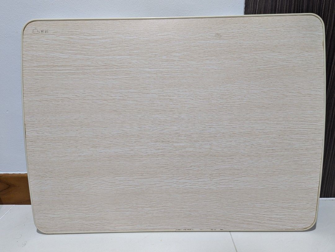 Foldable Table (Category: Tables & Sets) located in Singapore. Submitted by quietcat (Listing ID 1333568060, Image 2). Description: Well used foldable table to clear..