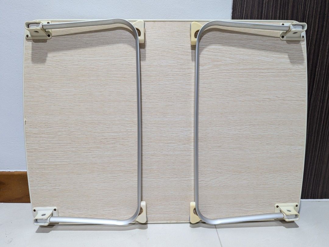 Foldable Table (Category: Tables & Sets) located in Singapore. Submitted by quietcat (Listing ID 1333568060, Image 3). Description: Well used foldable table to clear..