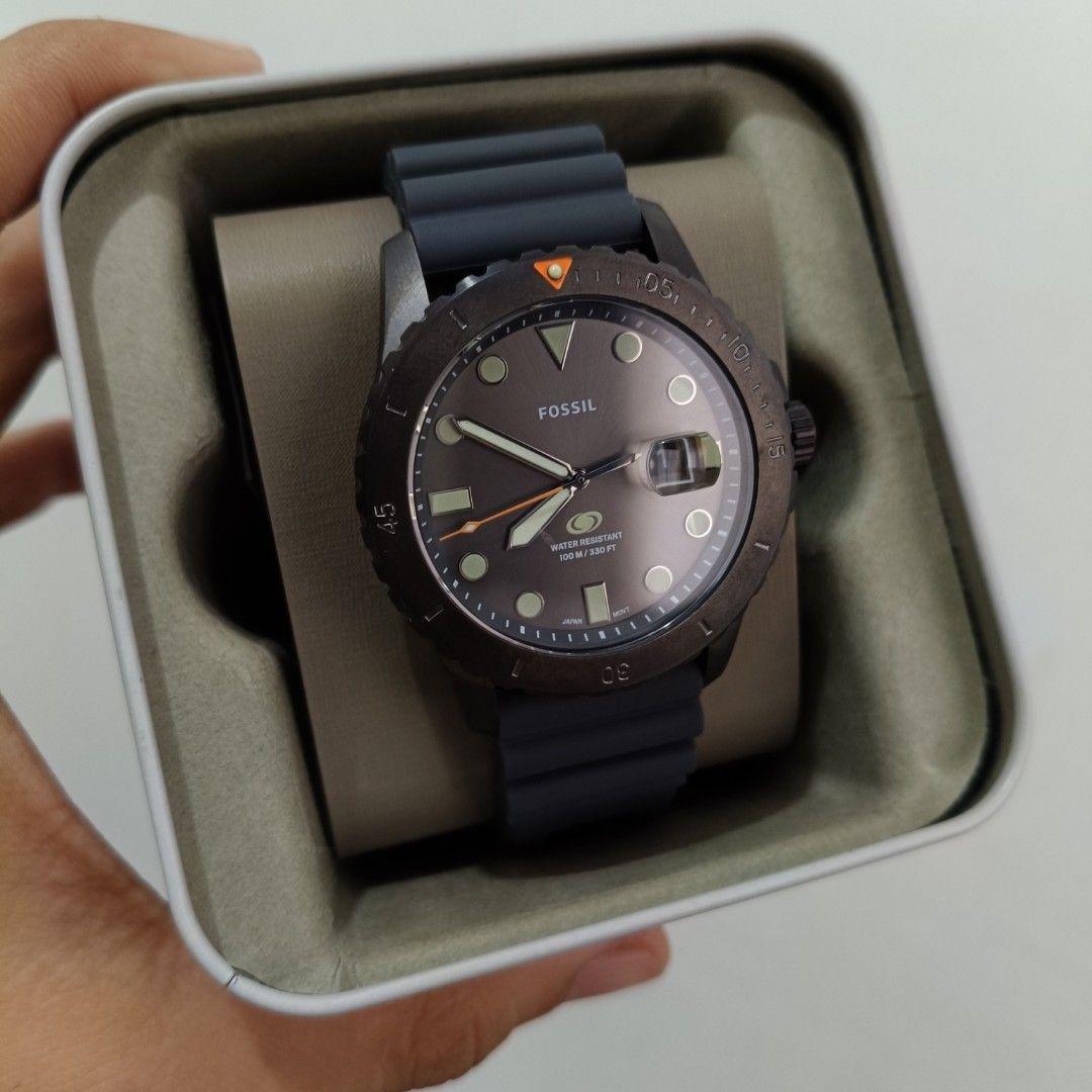 Fossil Blue FS5994 (Category: Men's Watches) located in Manila. Submitted by clarklim (Listing ID 1333572833, Image 1). Description: Fossil Blue FS5994 42mm Japan Quartz Movement Silicone Strap Gray Dial Water Resistant upto 100M 100% Authentic from the US. 🇺🇸 2pcs Available P 8,500.00 only 💵💵 Guaranteed cheaper than Malls. 🫶 PM those who are interested! 😊 Can do meet ups: Sm Clark, Sm Pampanga, Sm Telebastagan, Nepo Mall and Marquee Mall.