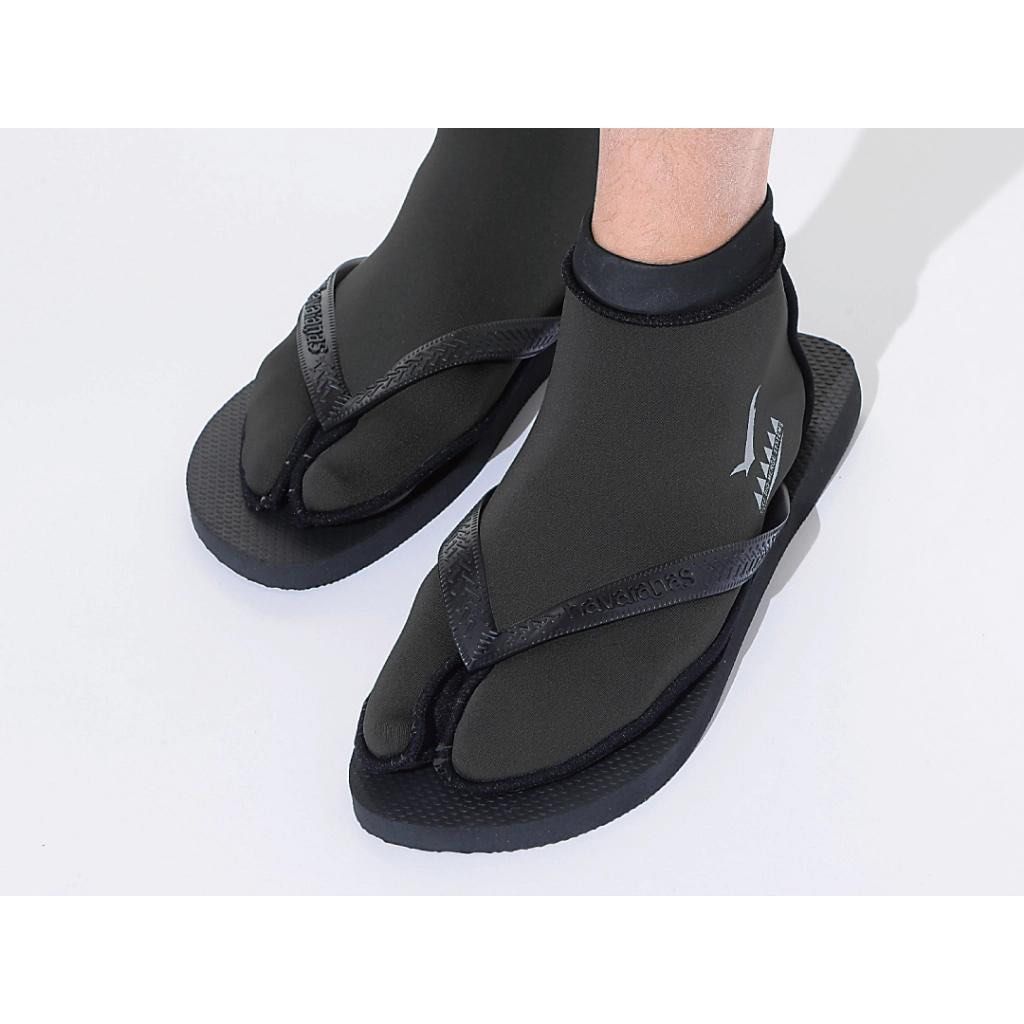 Diving socks (Category: Other Sports Equipment and Supplies) located in Singapore. Submitted by f5nkxtrfut (Listing ID 1333596850, Image 3). Description: Gull Fin Socks Full Foot Fins Unisex - M Size Super comfortable to wear and protect yourself from Supermew & Barracuda foot pocket. The GULL Fin Sock is a must-have accessory for every diver and snorkeler seeking extra comfort and protection during their underwater adventures. Designed to be wor