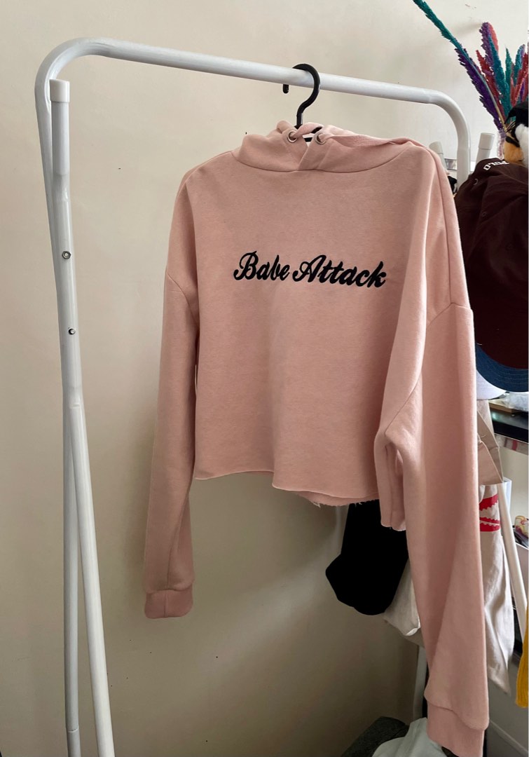 H M Pink Cropped Hoodie never been worn Women s Fashion Tops Longsleeves on Carousell