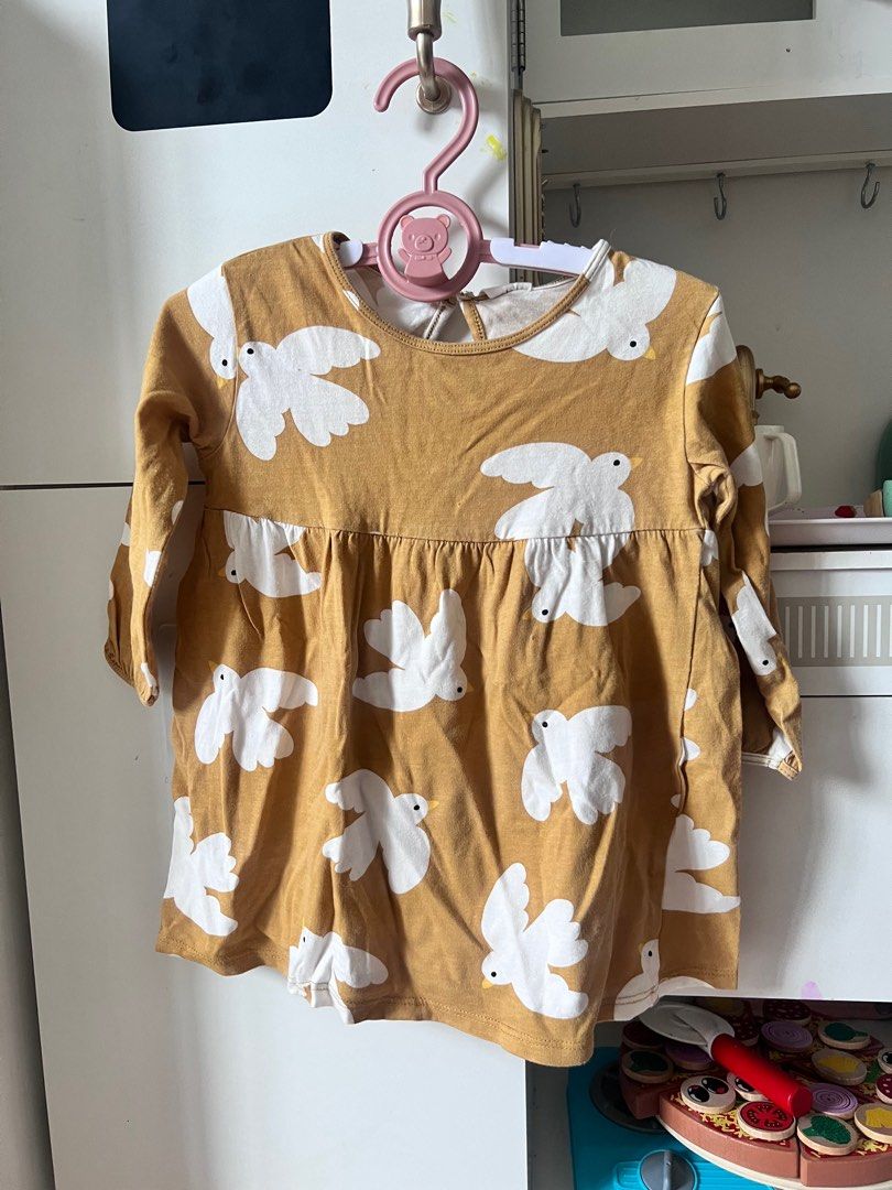 H&M yellow dress (Category: Babies & Kids Fashion) located in Quezon City. Submitted by fayebree (Listing ID 1333616328, Image 1). Description: .