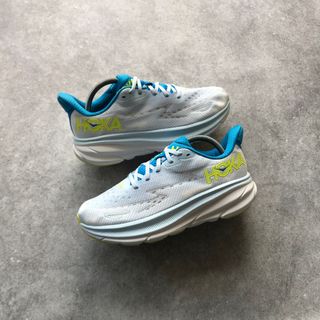 (Kategori: ) berada di . Dikirim oleh tpsneakers_ (ID iklan 1333588078, Gambar 1). Deskripsi: .