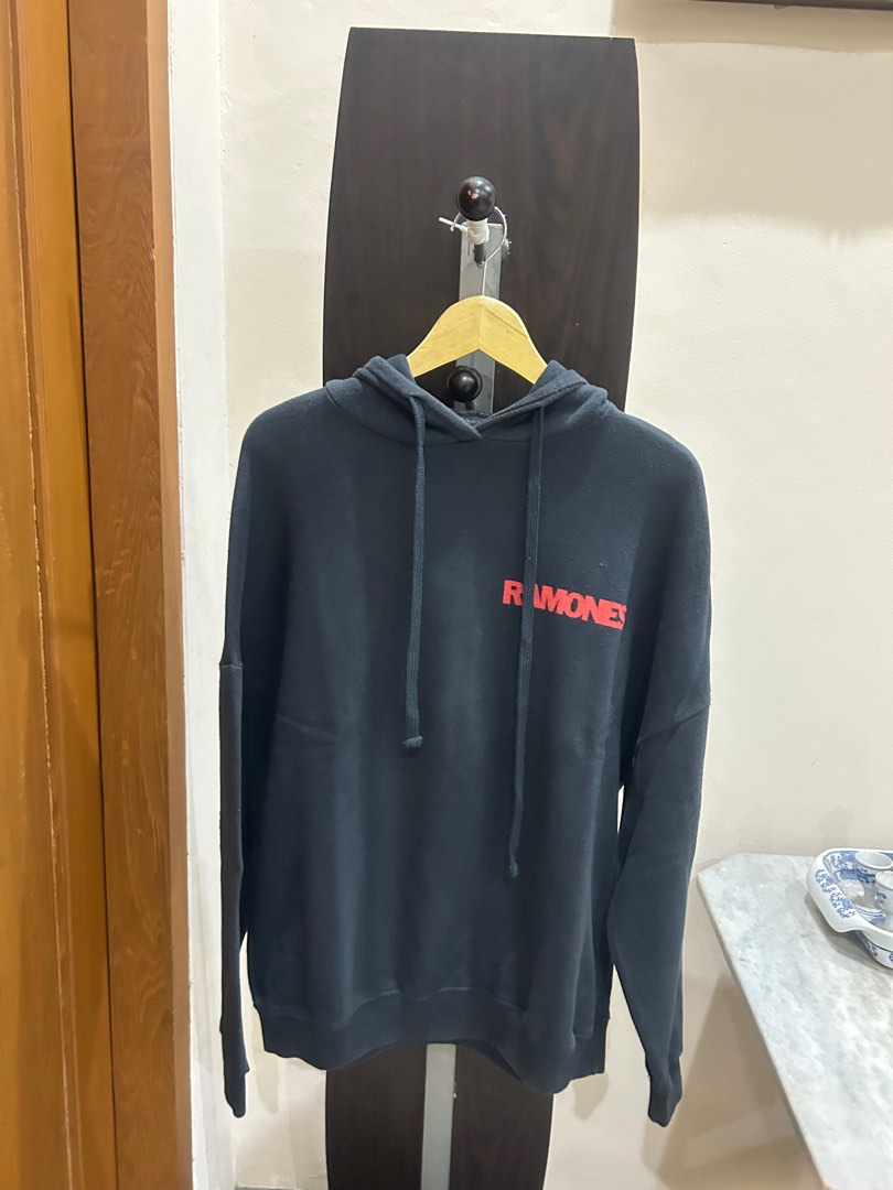 Hoodie pull n bear ramones Fesyen Wanita Pakaian Wanita Baju Luaran di Carousell