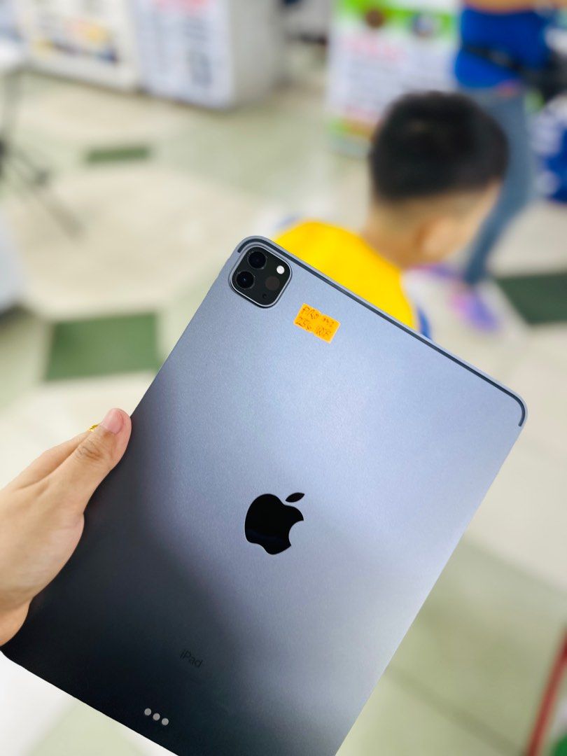 iPad Pro M1 (2021) 256GB Wifi Only 99%smooth No issues (Category: iPad) located in San Juan City. Submitted by saabangadgetshop (Listing ID 1333546298, Image 2). Description: Onhand | Pre-owned iPad Pro M1 2021 256Gb Wifi Only NTC APPROVED Battery Health 95% NO HIDDEN ISSUES NO HISTORY OF REPAIR 99%Smooth TEST TO SAWA RESET ALL YOU WANT TEST ALL YOU WANT NOT REFURBISHED AUTHENTIC PHONE ALL WORKING (FREE 3UTOOLS) iPhones iPads only 🆓Freebies ✅Cha