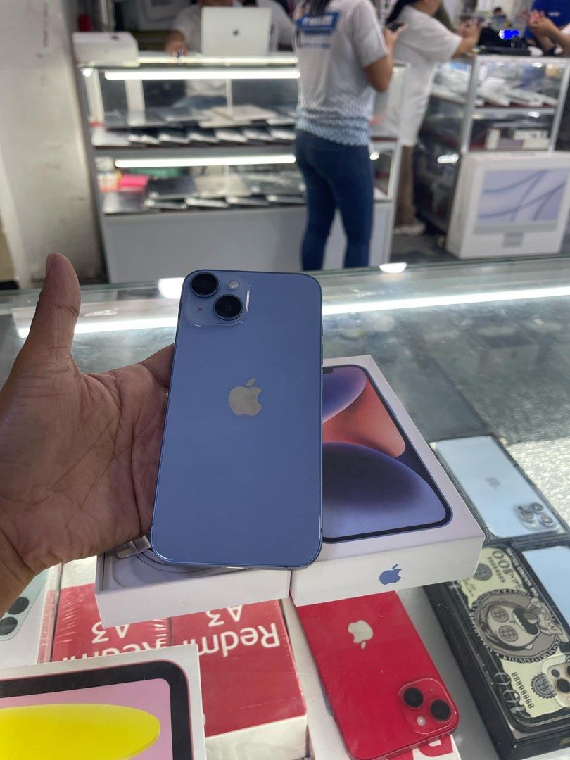 Iphone 14 128gb good as new smartlocked (Category: iPhone 14 Series) located in Manila. Submitted by nuludjasmi59028 (Listing ID 1333538758, Image 2). Description: Iphone 14 128gb Good as new Smartlocked No issu no dents.