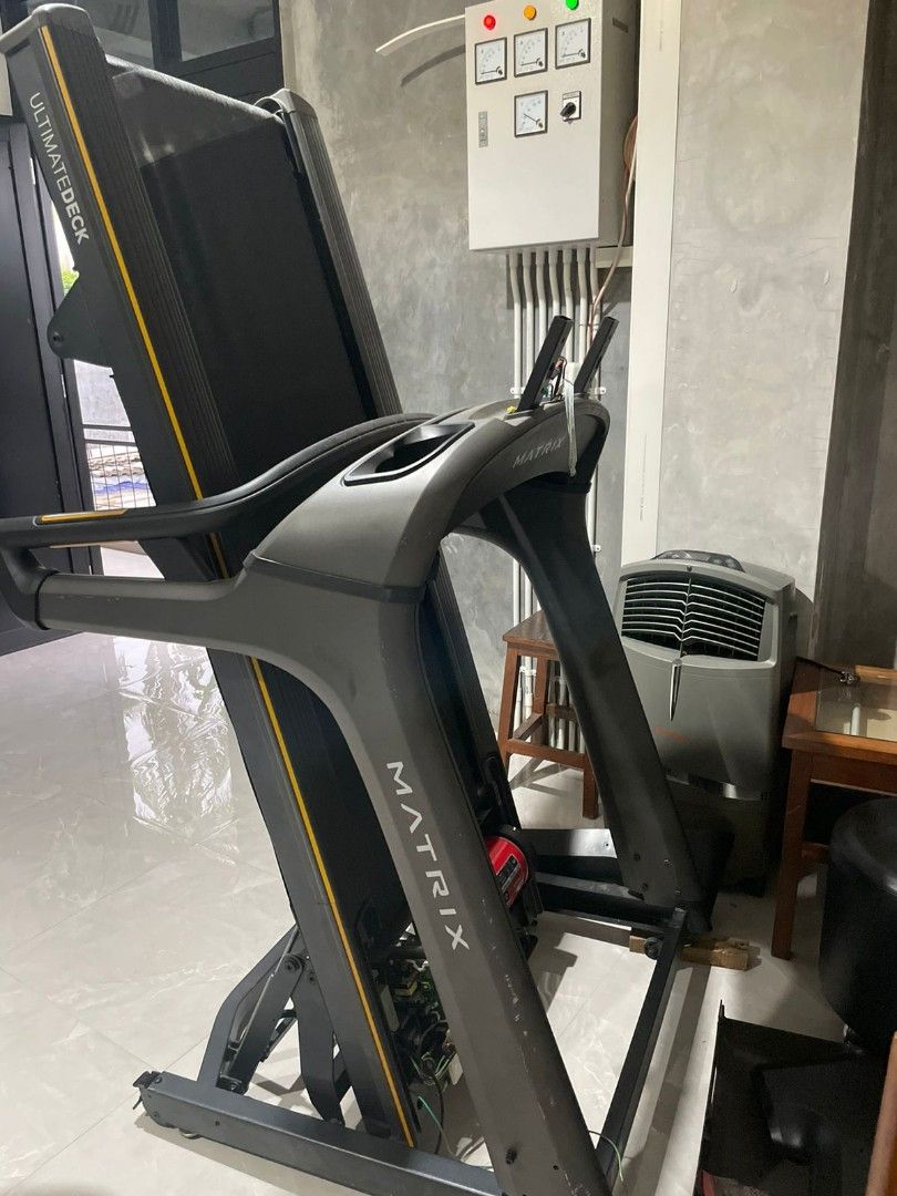 Jual murah Treadmill Matrix TF30 Second 19 8jt msh bs Nego msh mulus Perabotan Rumah di Carousell