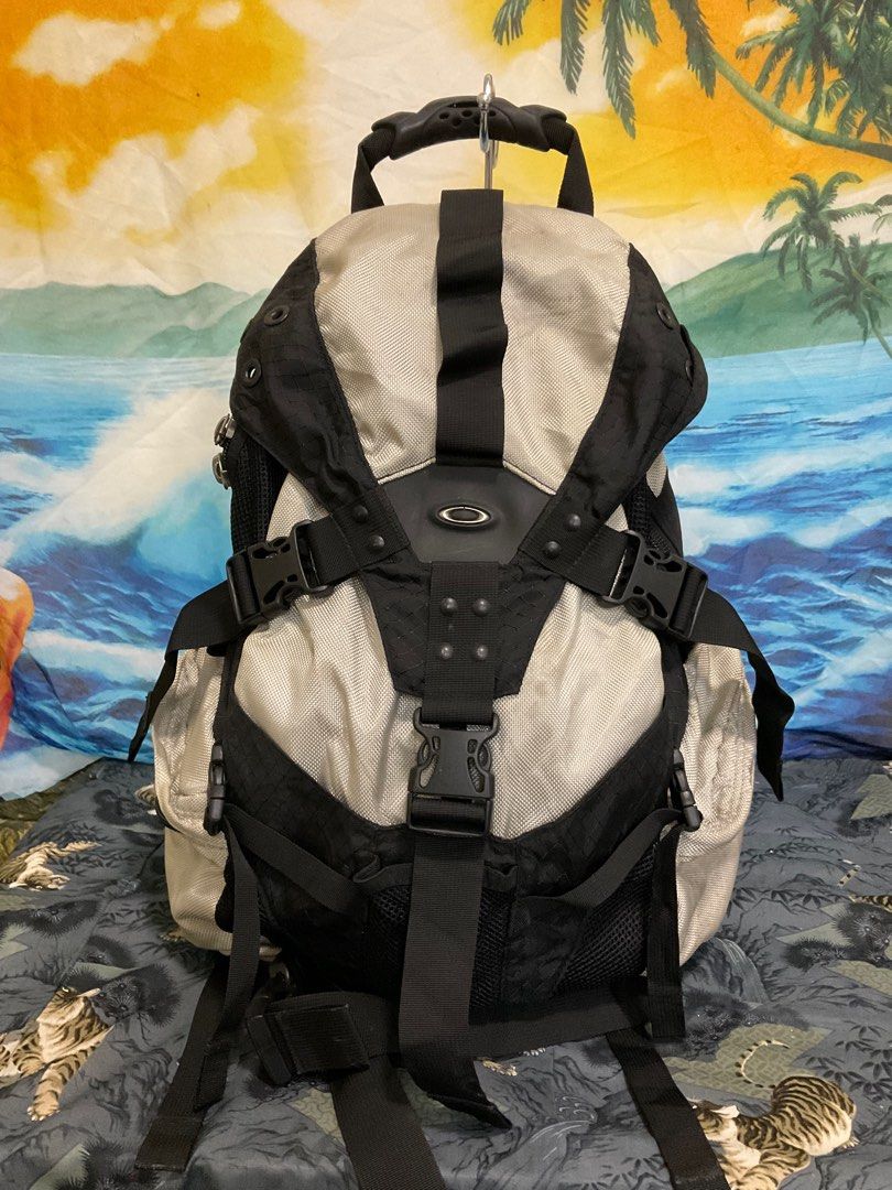 Oakley men's icon pack 3.0 backpack deals