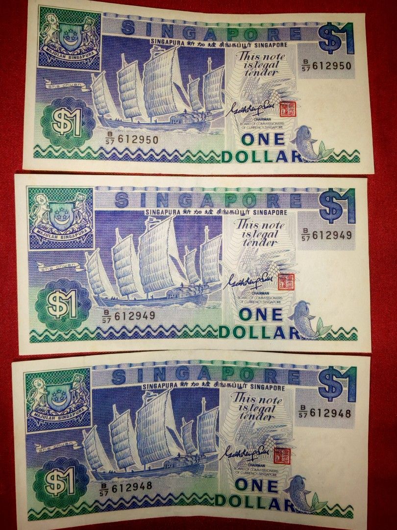 Old notes (Category: Currency) located in Singapore. Submitted by halimin_onitsuka (Listing ID 1333603763, Image 1). Description: Crispy running number... 3 for $25.