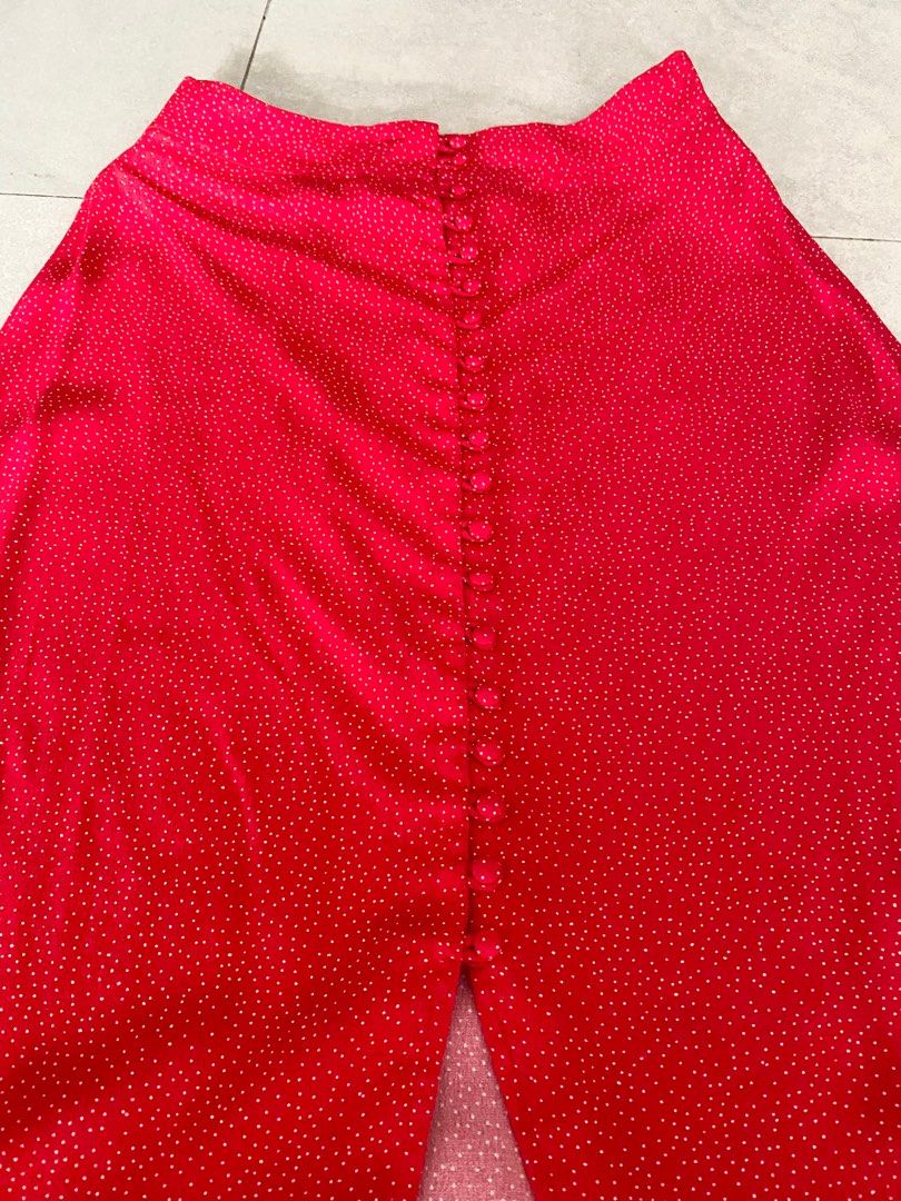 Skrit (Category: Dresses) located in Kuala Lumpur. Submitted by miss_closet (Listing ID 1333530833, Image 3). Description: Help me to clear my wardrobe . Haven’t worn it . Fit xs/s size . * Buy any 4 items from my carousel will get free delivery .* .