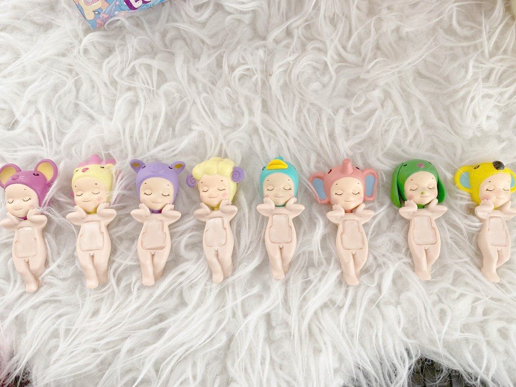 Sonny hippers (Category: Vintage Collectibles) located in Lucena. Submitted by cat09 (Listing ID 1333539138, Image 1). Description: Unofficial 2 for 100 Sf not included .