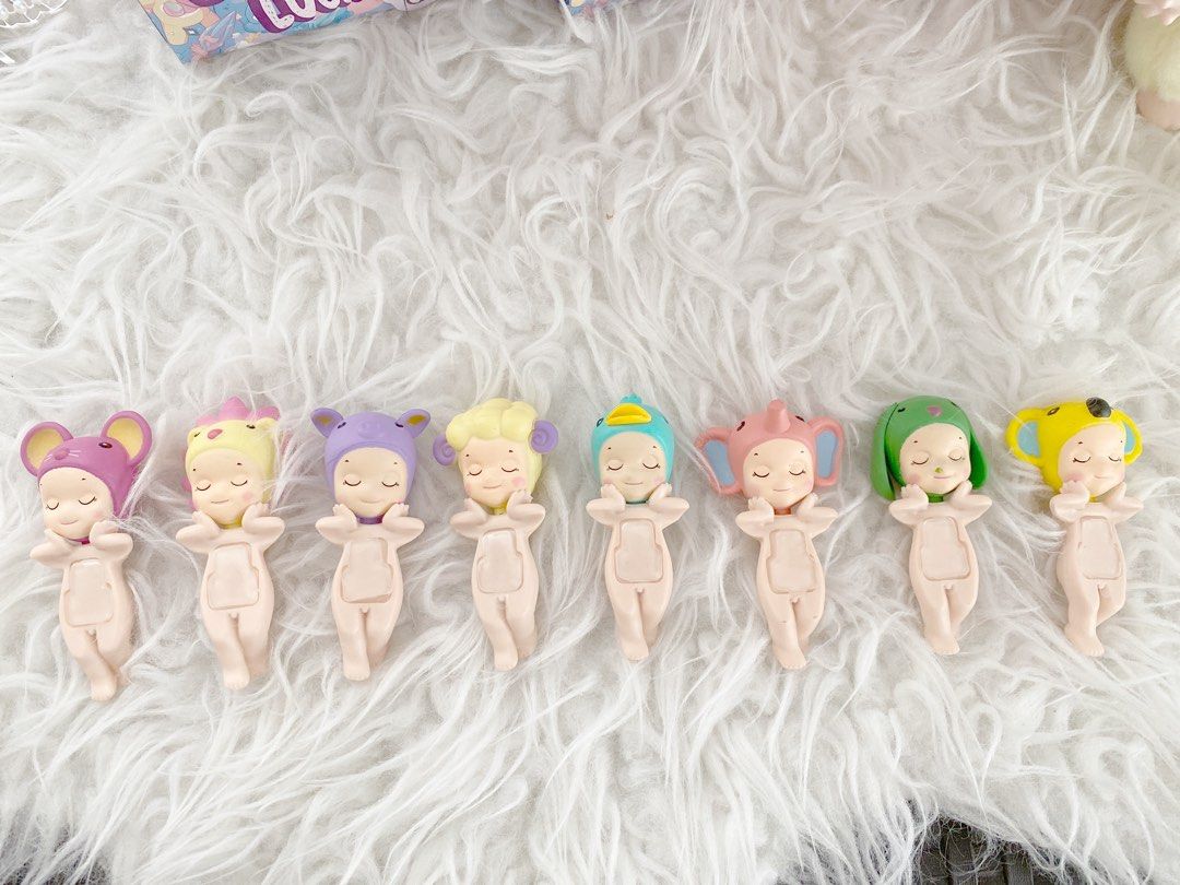 Sonny hippers (Category: Vintage Collectibles) located in Lucena. Submitted by cat09 (Listing ID 1333539138, Image 2). Description: Unofficial 2 for 100 Sf not included .