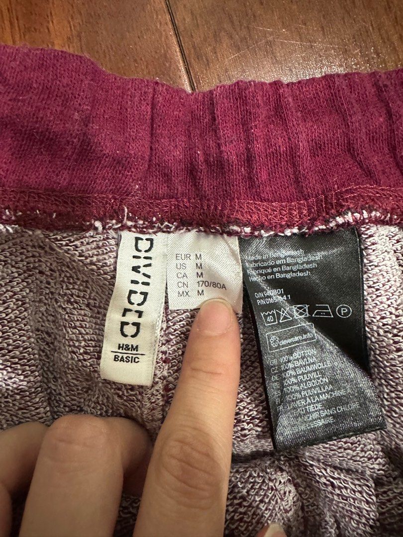 (Take all) 2 pcs H&M shorts (Kategori: Bawahan) berada di Medan. Dikirim oleh loved_by_jt (ID iklan 1333608444, Gambar 2). Deskripsi: NETT NO NEGO.
