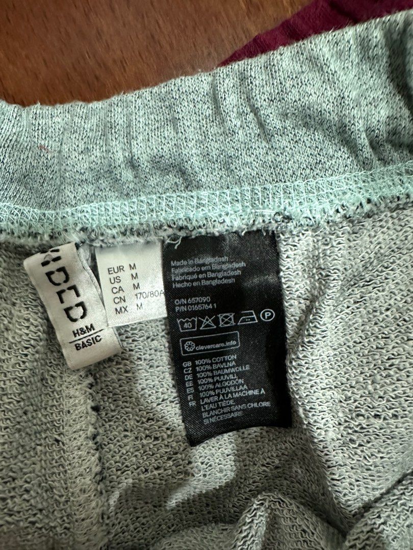 (Take all) 2 pcs H&M shorts (Kategori: Bawahan) berada di Medan. Dikirim oleh loved_by_jt (ID iklan 1333608444, Gambar 3). Deskripsi: NETT NO NEGO.