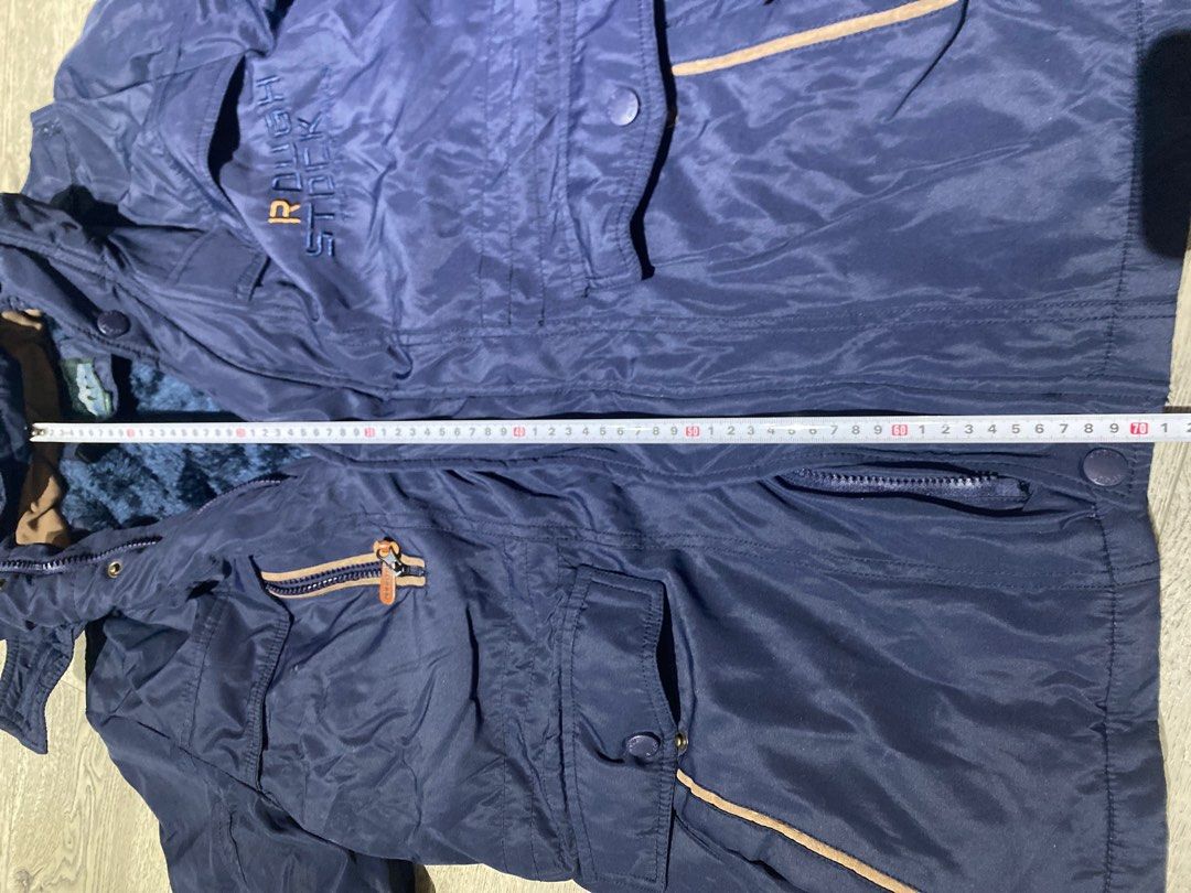 Winter Jacket (Category: Coats, Jackets and Outerwear) located in Singapore. Submitted by jj_jp (Listing ID 1333609529, Image 3). Description: Self collection. Paya Lebar crescent $20.