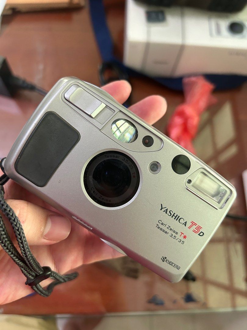 YASHICA T5D ジャンク Yashica T5D, Photography, Cameras on Carousell