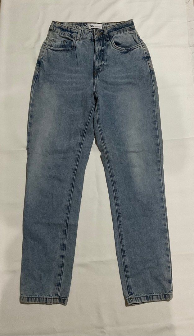 ZARA Highwaisted Washed Denim Jeans (Category: Jeans) located in Muntinlupa City. Submitted by solluna11 (Listing ID 1333561625, Image 1). Description: PRELOVEDD!! Size: 25 Length: 39in 📍Alabang, Muntinlupa City 📦 J&T Express | Lalamove 💵 Gcash.