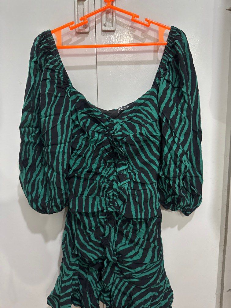 Zara puff dress green (Category: Dresses) located in Santo Tomas. Submitted by raiyah (Listing ID 1333539457, Image 1). Description: .