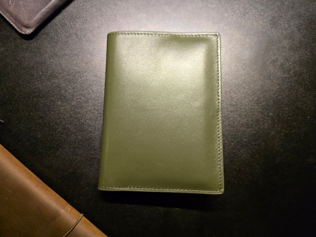 126 Passport Wallet - grams28 (Category: Luxury Bags & Wallets) located in Cavite. Submitted by aaronrendyl21 (Listing ID 1333311217, Image 3). Description: Arrived here on 10/25/24. It has never been used before. I have 2 of the same kind. The price for is 6,200 Reason for selling: I don't like the shade of green. https://www.grams28.com/products/126-passport-wallet.