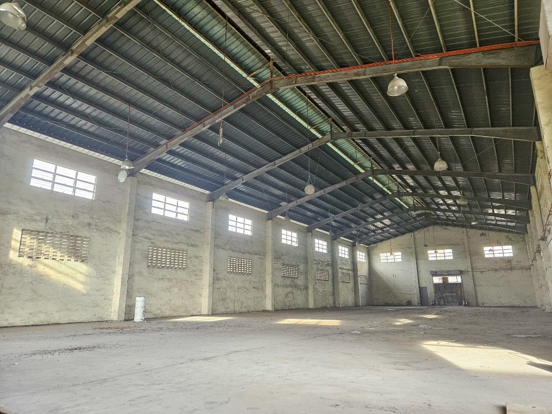 1000 sqm Pasig Warehouse for Lease (Category: Commercial) located in Quezon City. Submitted by summ_time (Listing ID 1333697839, Image 1). Description: 1000 sqm total PHP350/sqm rental price Mercedes Business Park, Cainta, Rizal Floodfree area.