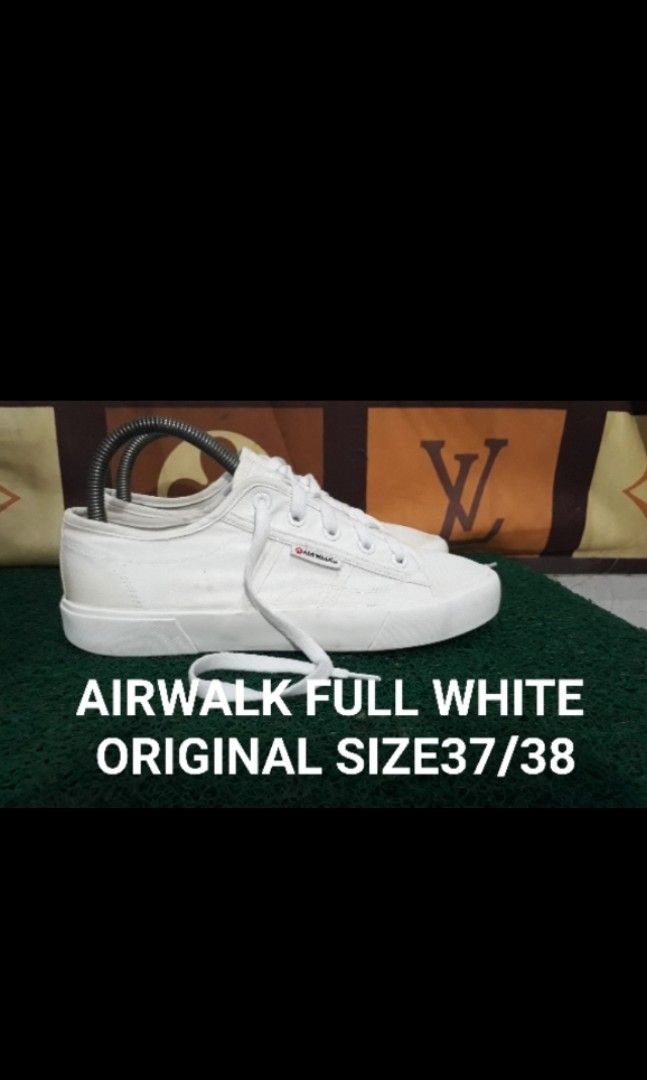 Airwalk full white store